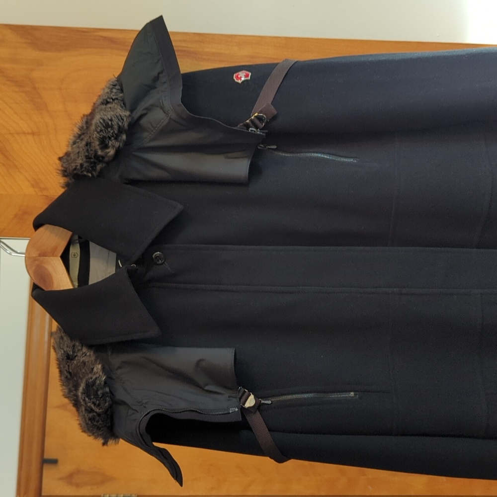 ❄️ Last chance! Victorinox Swiss Army Bernese-Oberland hooded wool coat